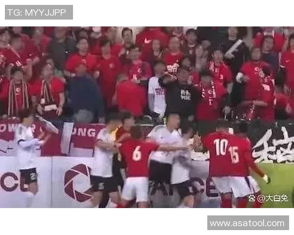 两场足球比赛同时直播球迷们如何选择支持哪一方的精彩对决