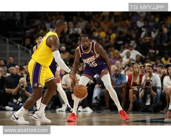 杜兰特与詹姆斯身高对比分析谁更具优势与影响力 杜兰特与詹姆斯身高对比分析谁更具优势与影响力