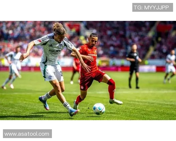 沙尔克04战平法兰克福，双方踉跄德甲赛场上前行