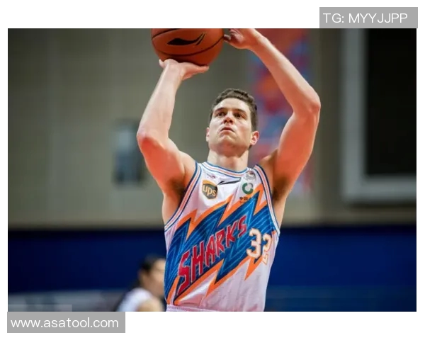 罗伯特-高登成为CBA热门话题,球迷大赞其出色表现 罗伯特-高登成为CBA热门话题,球迷大赞其出色表现